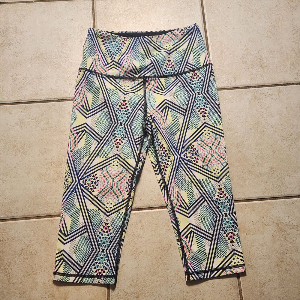 Victoria's Secret VSX Sport Crop Leggings Geometric Print Capri Yoga Size S